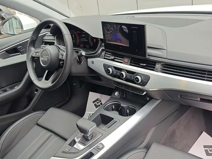 Фото 14 - Audi A4L