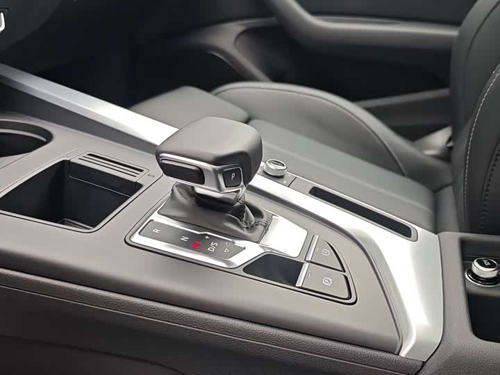 Фото 15 - Audi A4L