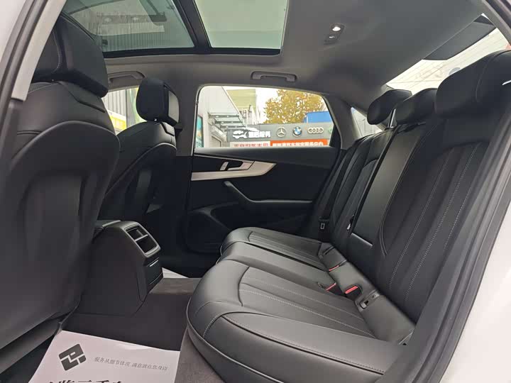 Фото 17 - Audi A4L