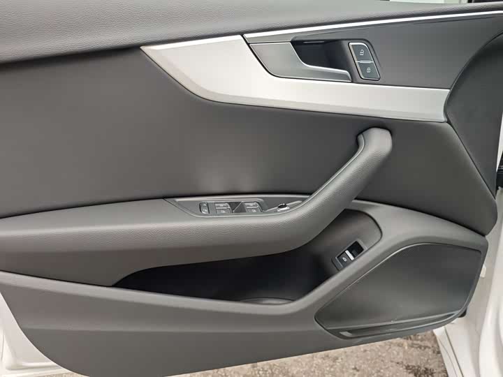 Фото 18 - Audi A4L