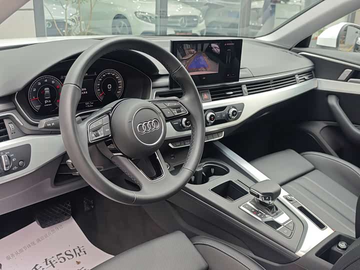 Фото 19 - Audi A4L