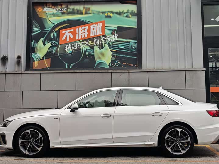 Фото 2 - Audi A4L