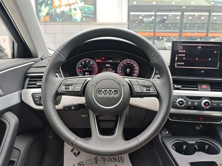 Фото 9 - Audi A4L