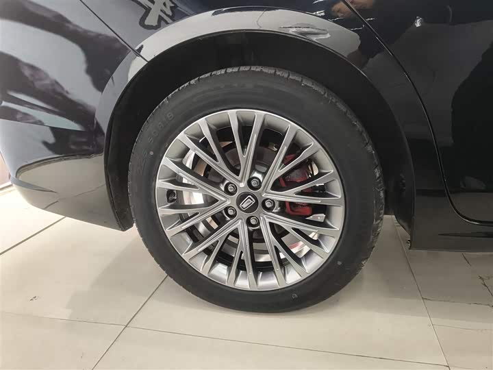 Фото 26 - Bestune B70