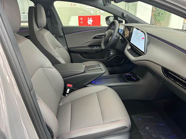 Фото 15 - Hongqi EH7