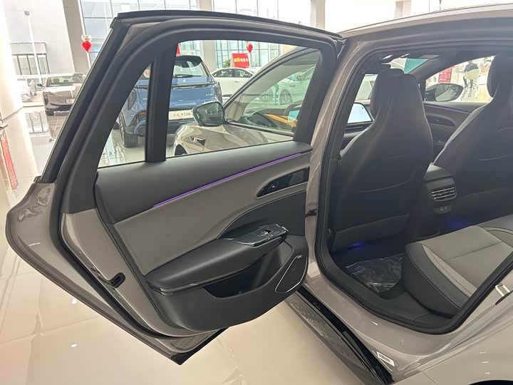 Фото 7 - Hongqi EH7