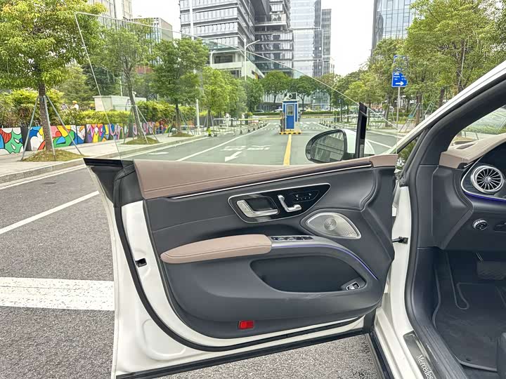 Фото 10 - Mercedes-Benz EQS