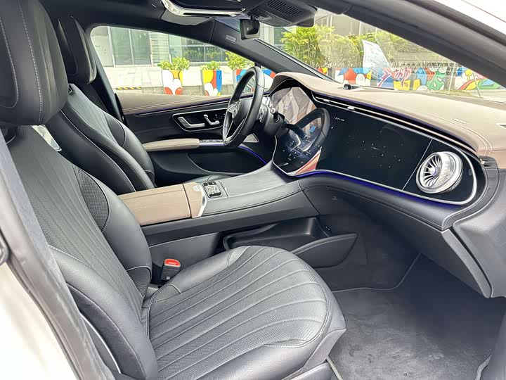 Фото 13 - Mercedes-Benz EQS