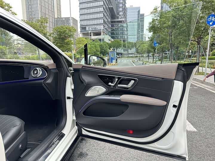 Фото 14 - Mercedes-Benz EQS