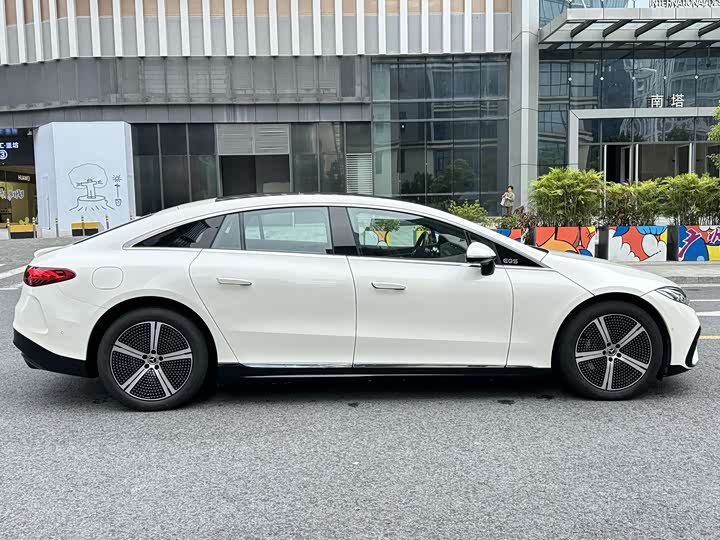 Фото 8 - Mercedes-Benz EQS