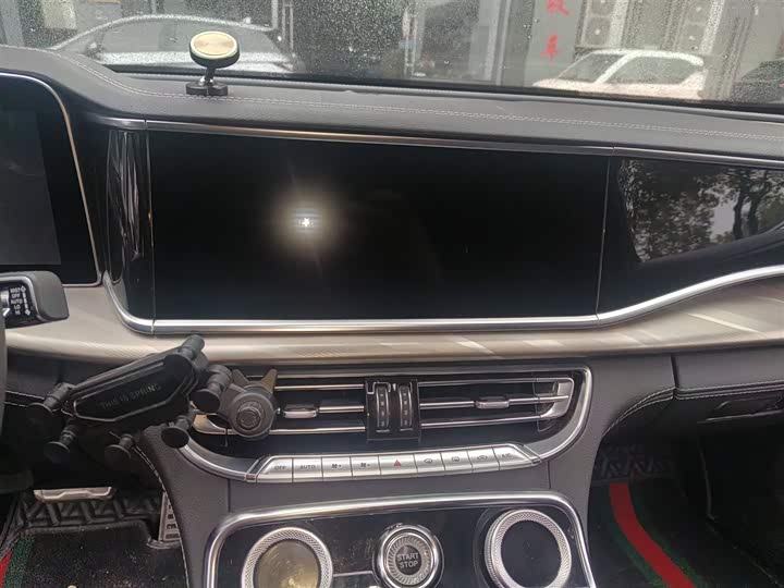 Фото 13 - Hongqi H9