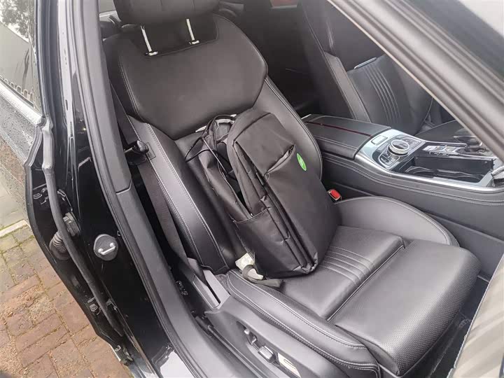 Фото 25 - Hongqi H9