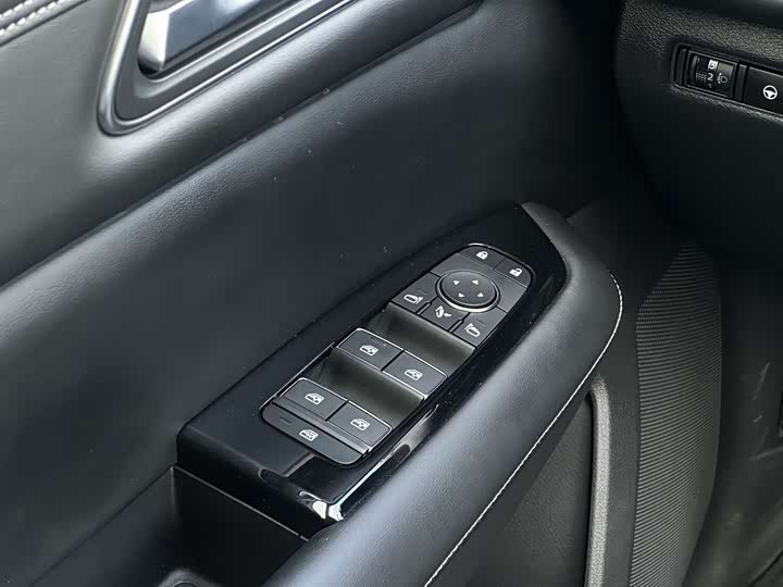 Фото 24 - Nissan Pathfinder