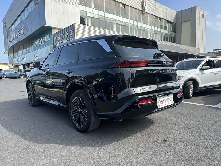 Фото 8 - Nissan Pathfinder