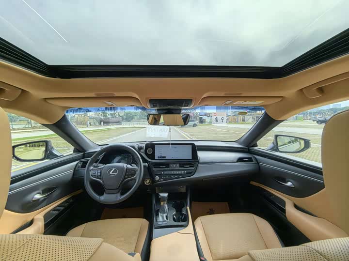 Фото 20 - Lexus ES