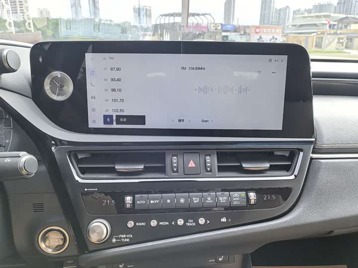 Фото 22 - Lexus ES