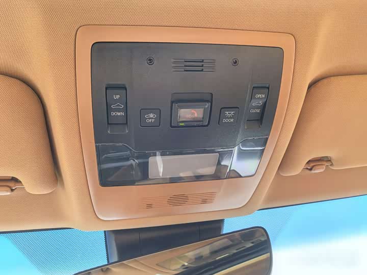 Фото 27 - Lexus ES