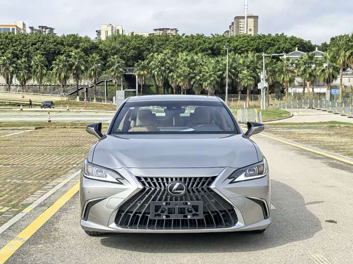 Фото 3 - Lexus ES