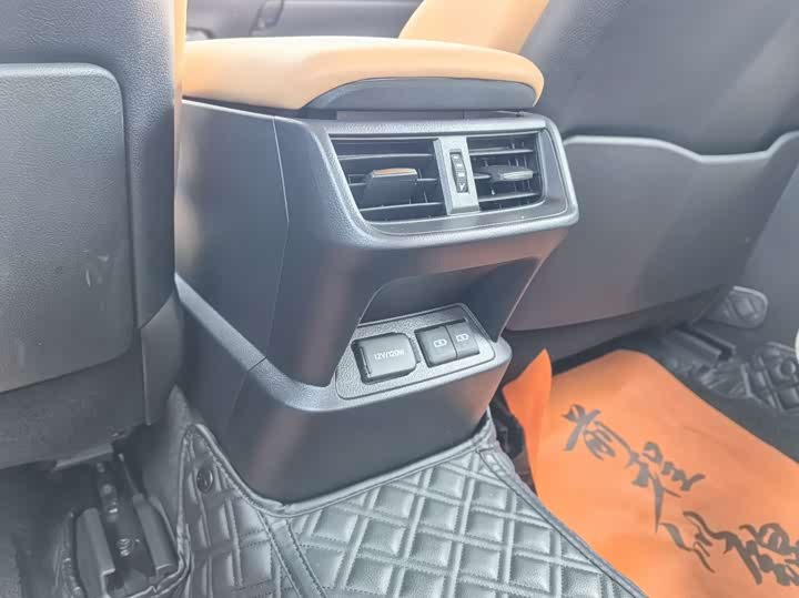 Фото 30 - Lexus ES