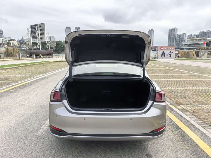 Фото 33 - Lexus ES