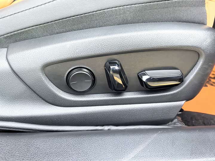 Фото 37 - Lexus ES