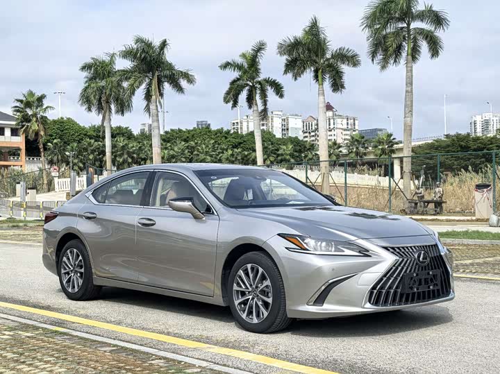 Фото 9 - Lexus ES