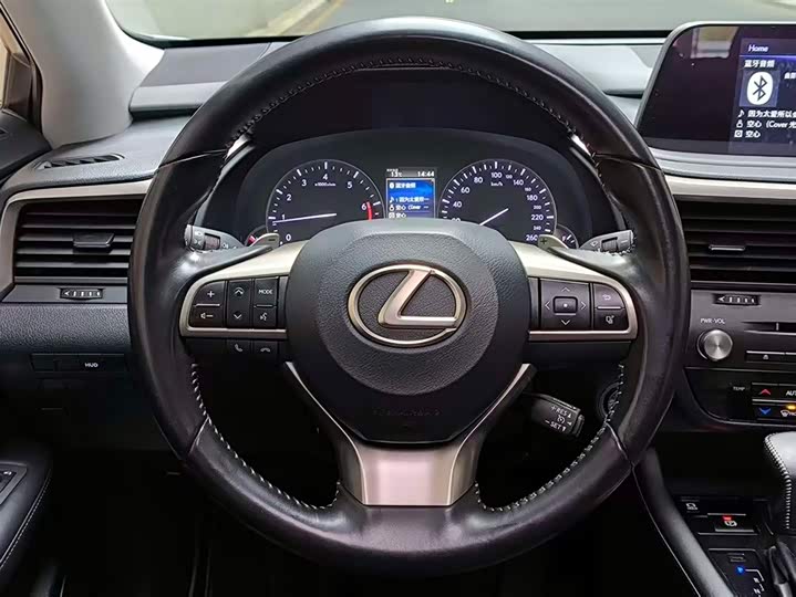 Фото 12 - Lexus RX