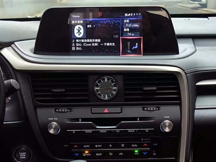 Фото 14 - Lexus RX