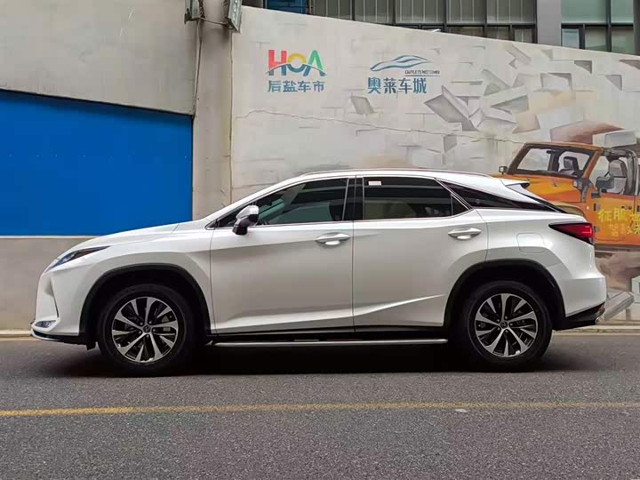 Фото 3 - Lexus RX