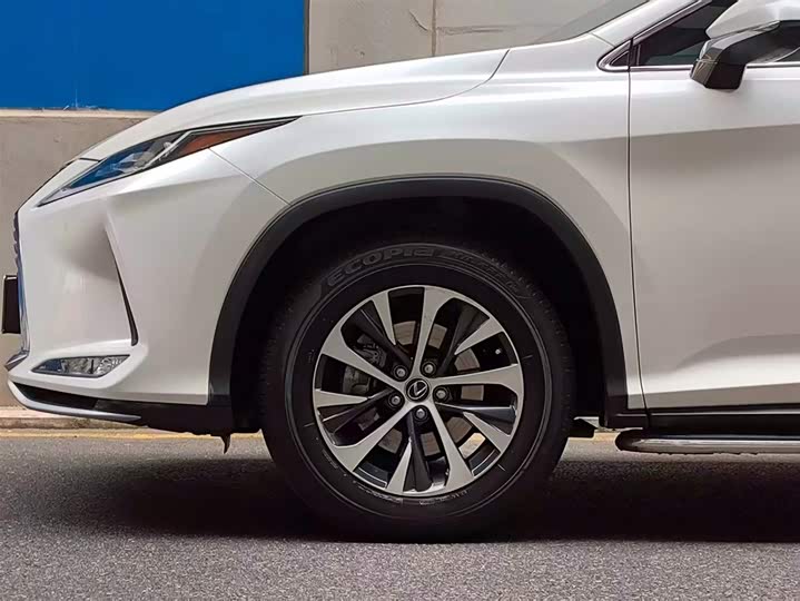 Фото 6 - Lexus RX