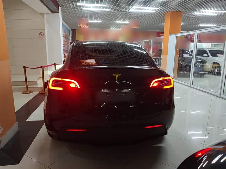 Фото 6 - Tesla Model Y