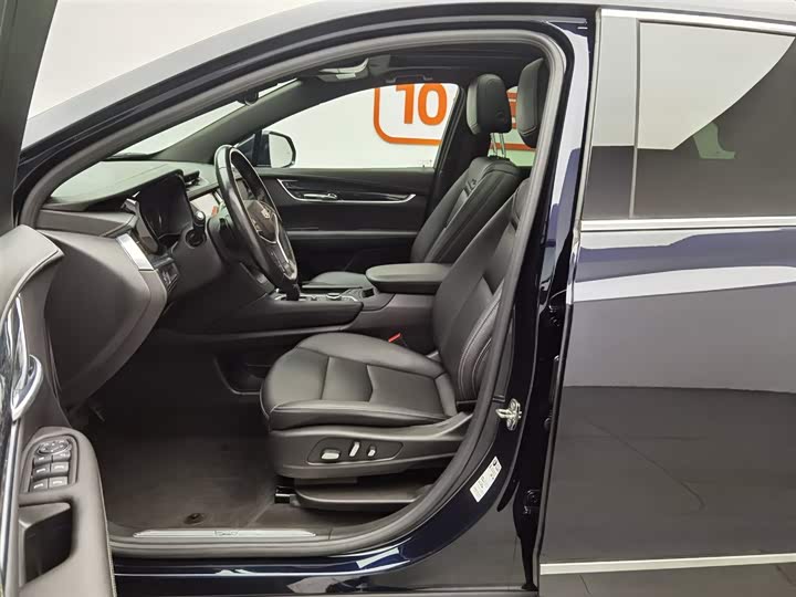 Фото 10 - Cadillac XT5