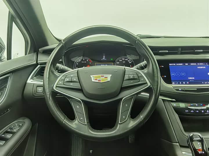 Фото 11 - Cadillac XT5