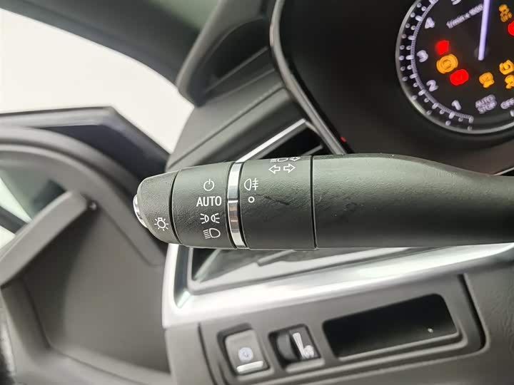 Фото 21 - Cadillac XT5