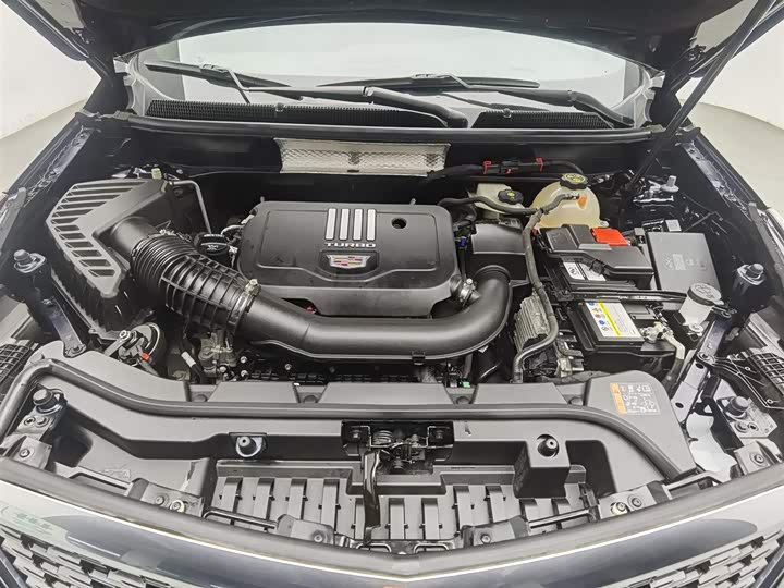 Фото 6 - Cadillac XT5