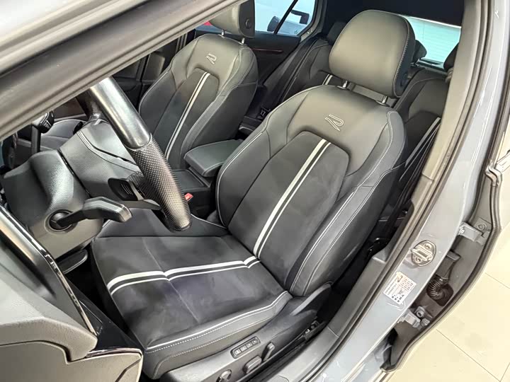 Фото 10 - Volkswagen Golf