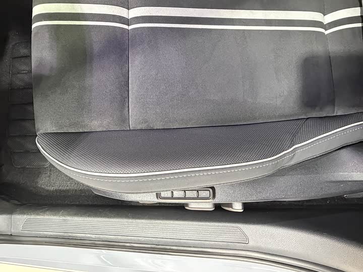 Фото 11 - Volkswagen Golf