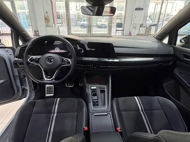 Фото 14 - Volkswagen Golf