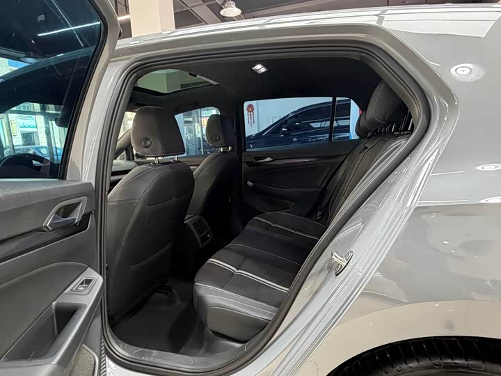 Фото 15 - Volkswagen Golf