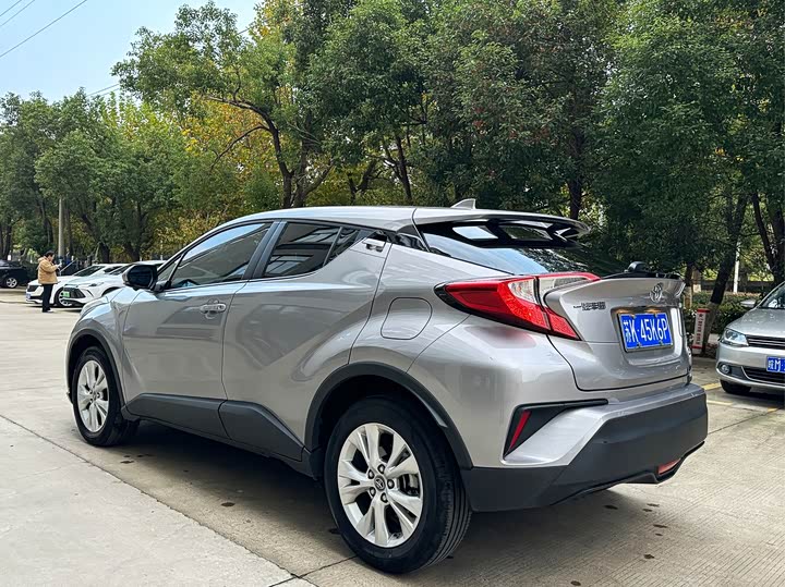 Фото 13 - Toyota Izoa