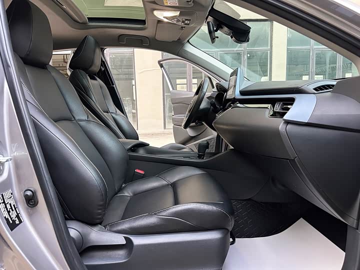 Фото 4 - Toyota Izoa