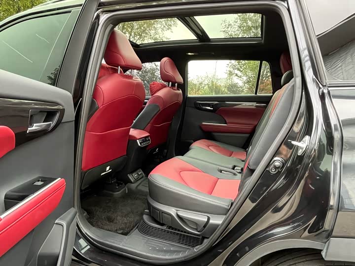 Фото 14 - Toyota Crown Kluger