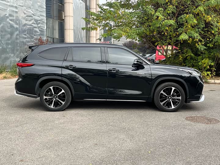 Фото 7 - Toyota Crown Kluger