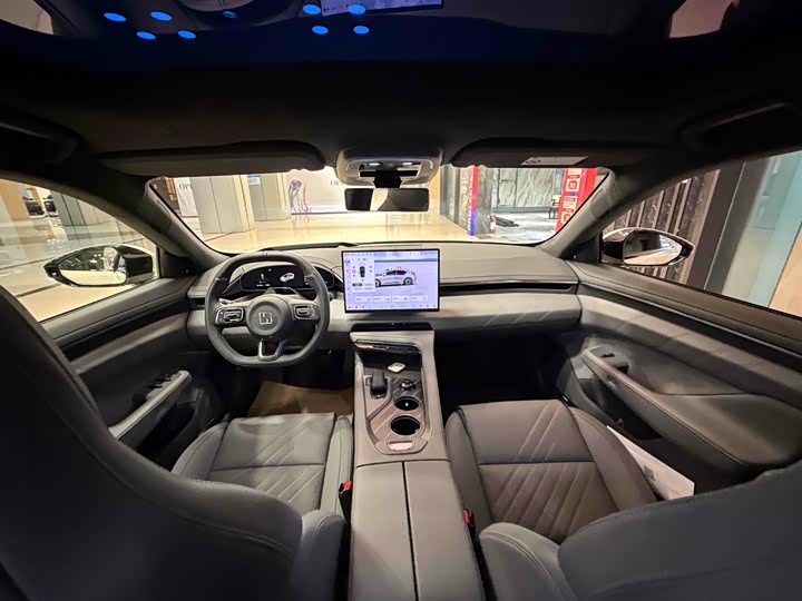 Фото 12 - Zeekr 001