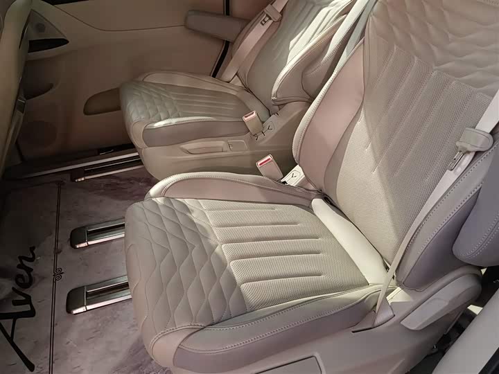 Фото 17 - Buick GL8 ES