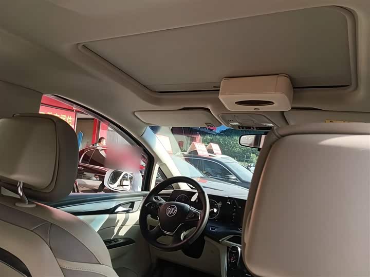 Фото 18 - Buick GL8 ES