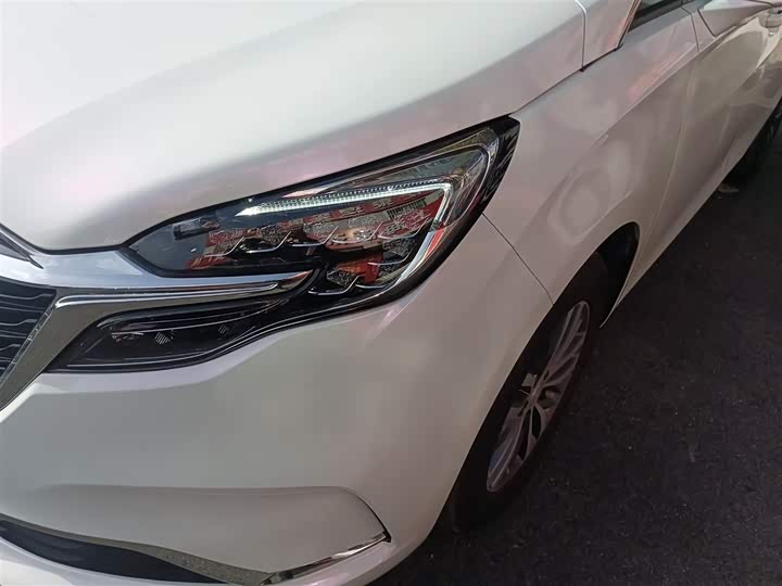 Фото 24 - Buick GL8 ES