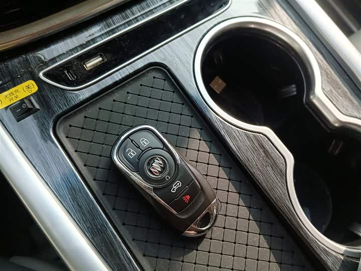 Фото 9 - Buick GL8 ES