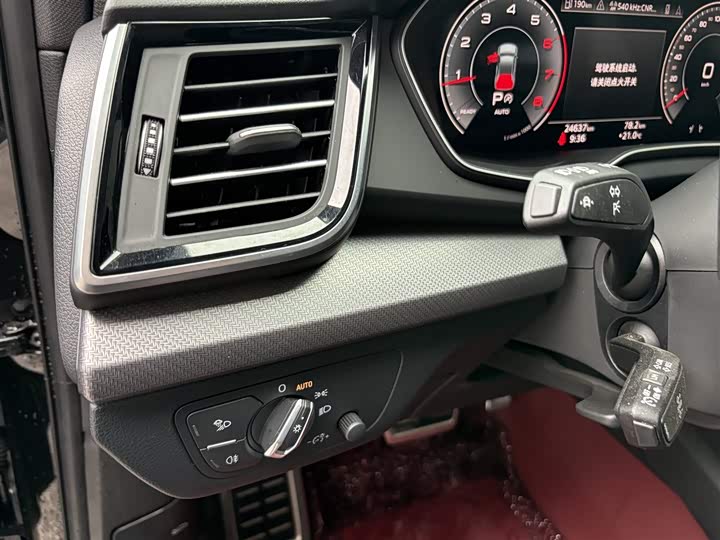 Фото 10 - Audi Q5L