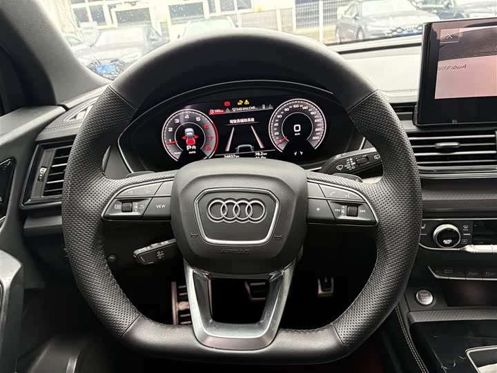 Фото 11 - Audi Q5L